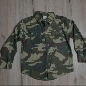 camoflage Boys Button Up Shirt. Long Sleeve Size Small 6/7